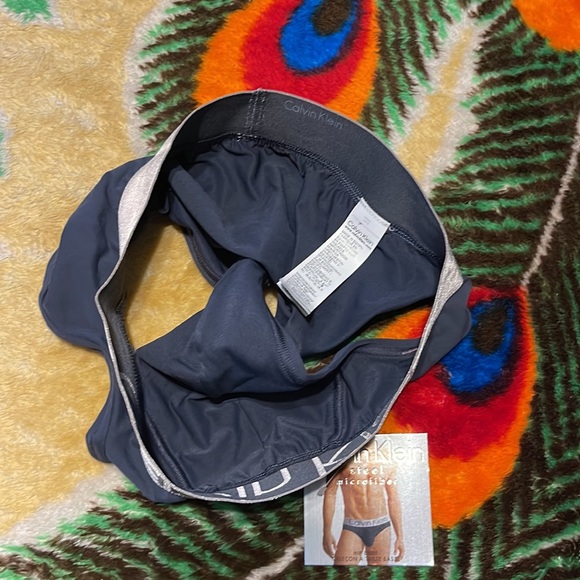 Size S - Picture 3 of 6